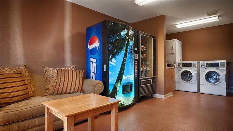 Quality Inn & Suites Phoenix Nw - Sun City Youngtown Exteriör bild