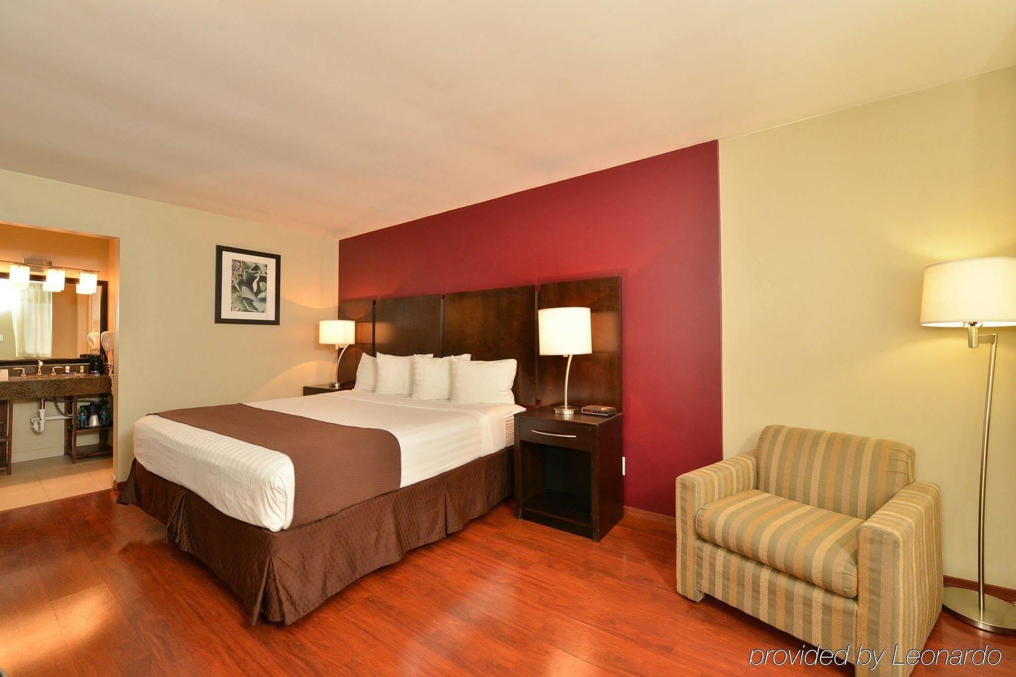 Quality Inn & Suites Phoenix Nw - Sun City Youngtown Exteriör bild