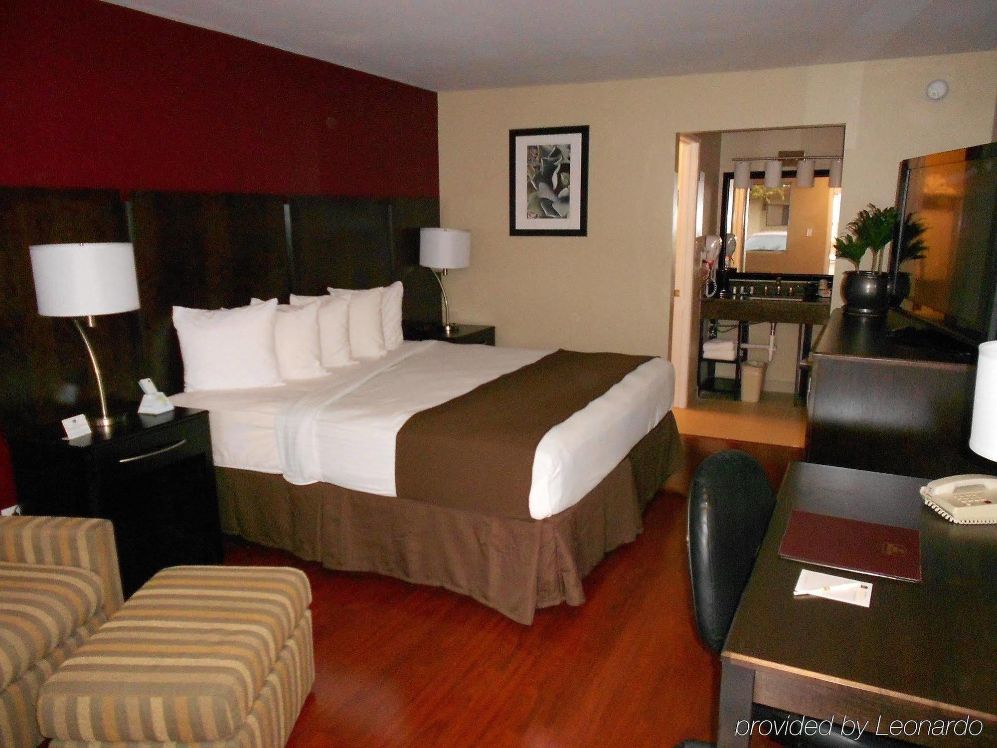 Quality Inn & Suites Phoenix Nw - Sun City Youngtown Exteriör bild