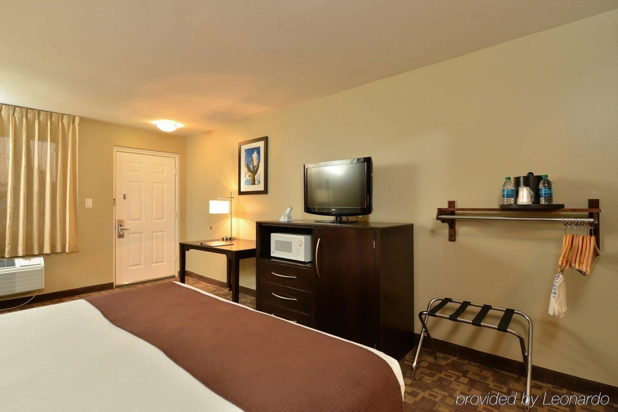 Quality Inn & Suites Phoenix Nw - Sun City Youngtown Exteriör bild