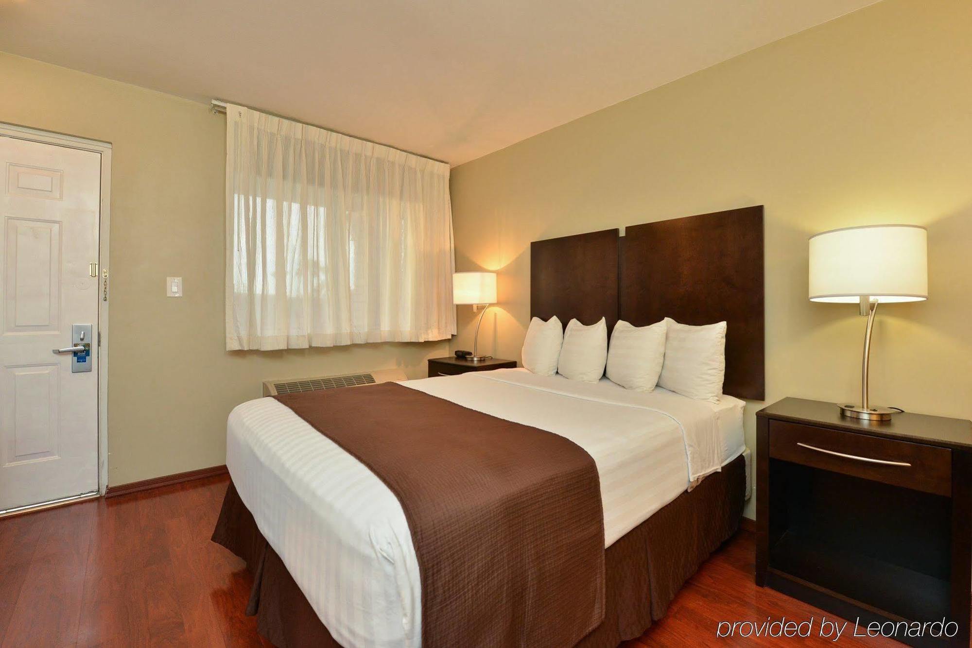 Quality Inn & Suites Phoenix Nw - Sun City Youngtown Exteriör bild