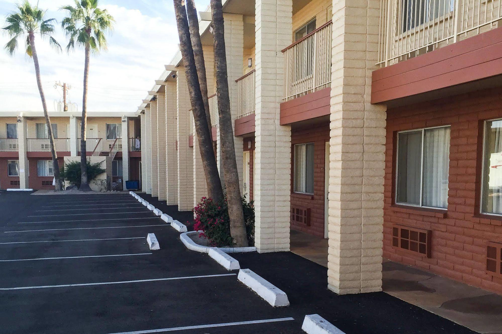 Quality Inn & Suites Phoenix Nw - Sun City Youngtown Exteriör bild
