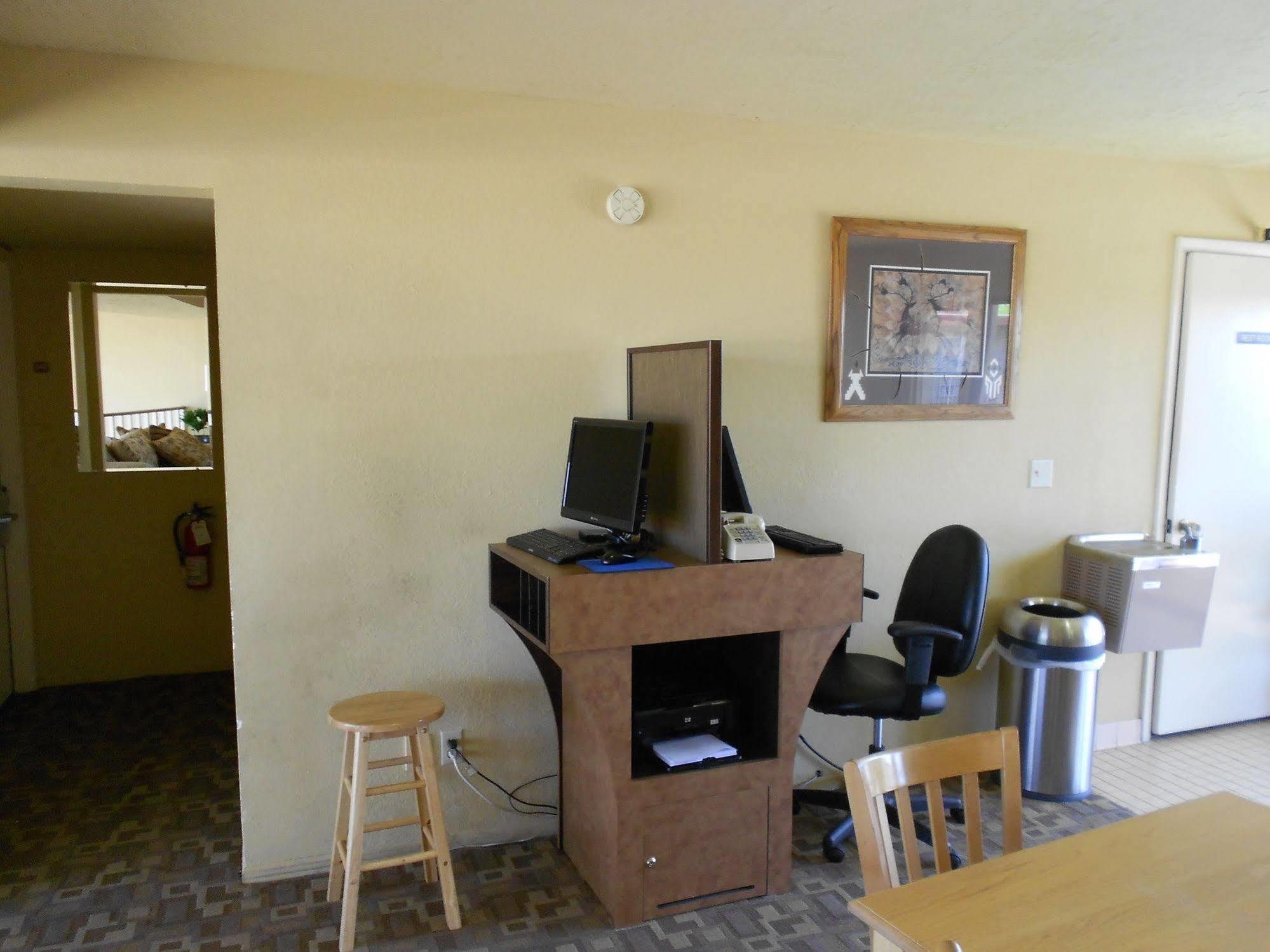 Quality Inn & Suites Phoenix Nw - Sun City Youngtown Exteriör bild