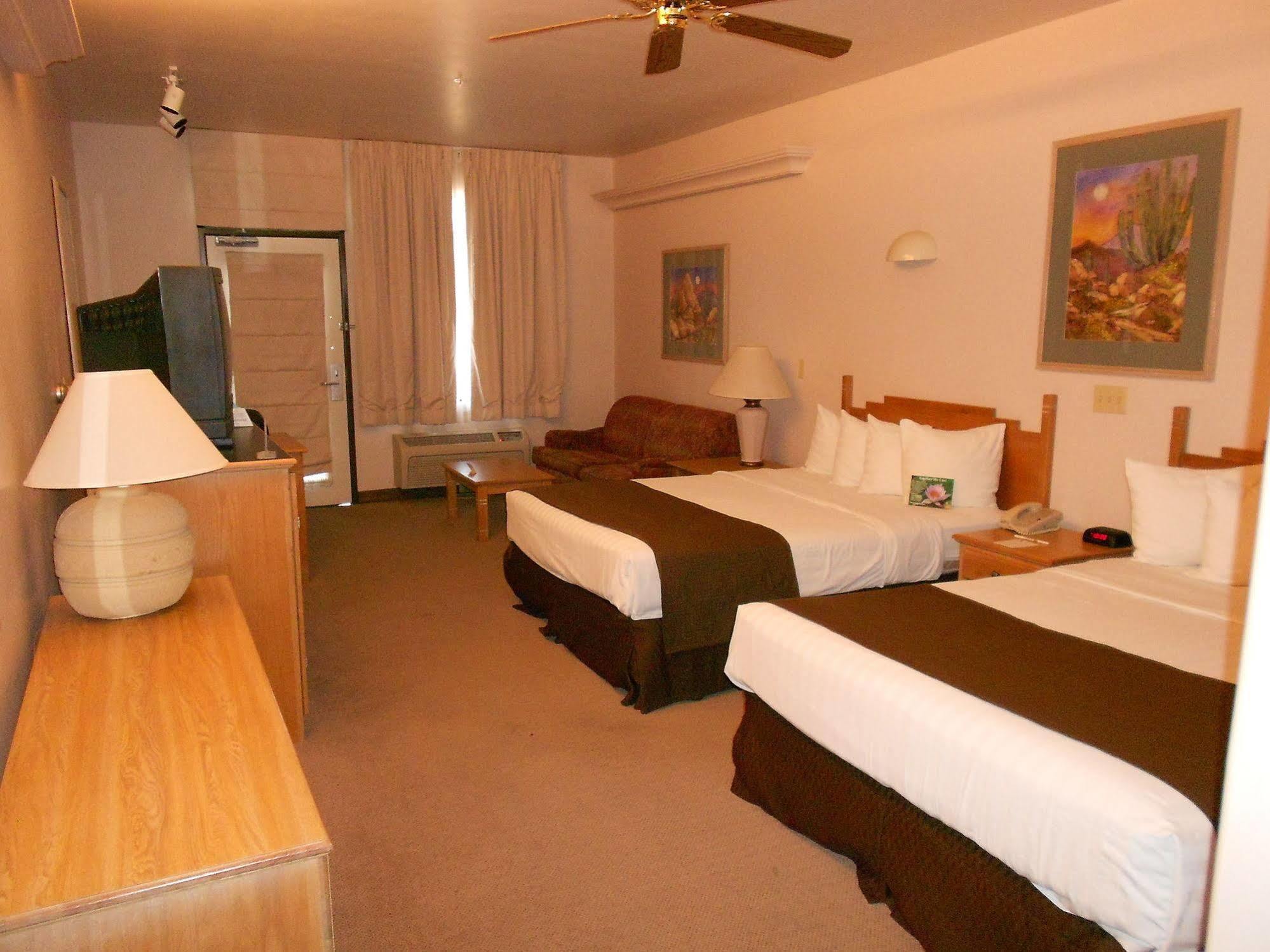 Quality Inn & Suites Phoenix Nw - Sun City Youngtown Exteriör bild
