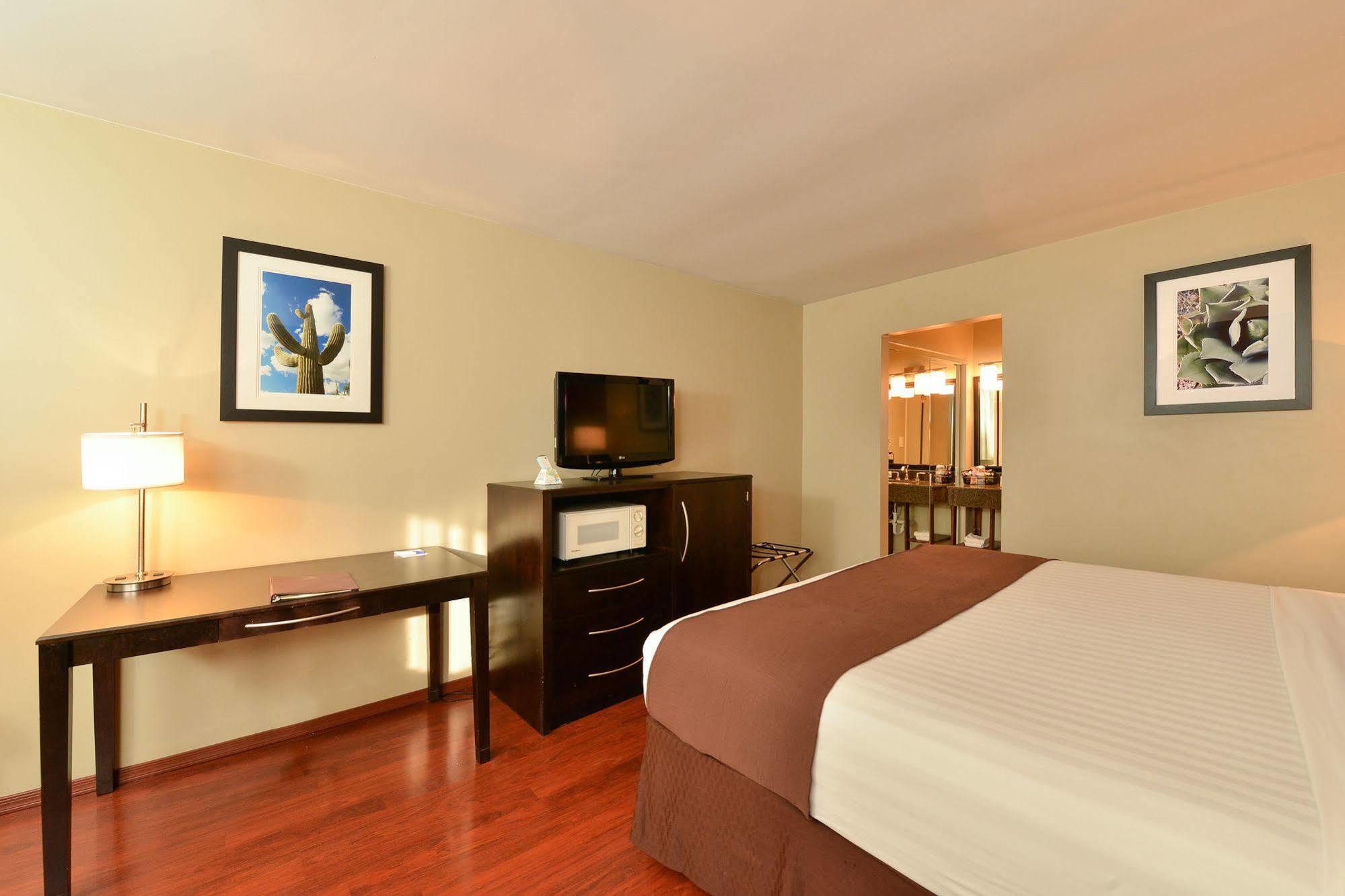 Quality Inn & Suites Phoenix Nw - Sun City Youngtown Exteriör bild