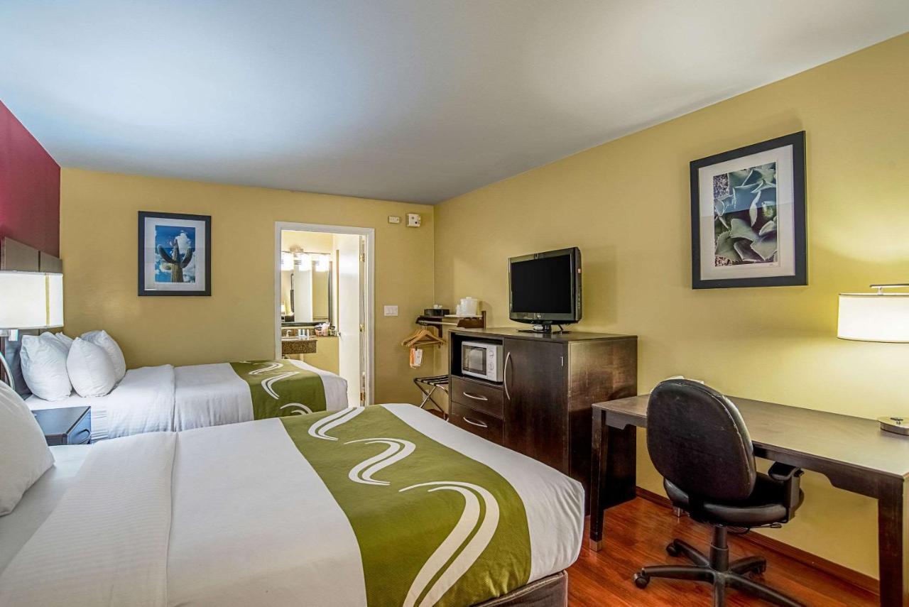 Quality Inn & Suites Phoenix Nw - Sun City Youngtown Exteriör bild