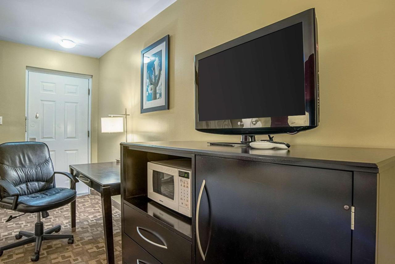 Quality Inn & Suites Phoenix Nw - Sun City Youngtown Exteriör bild