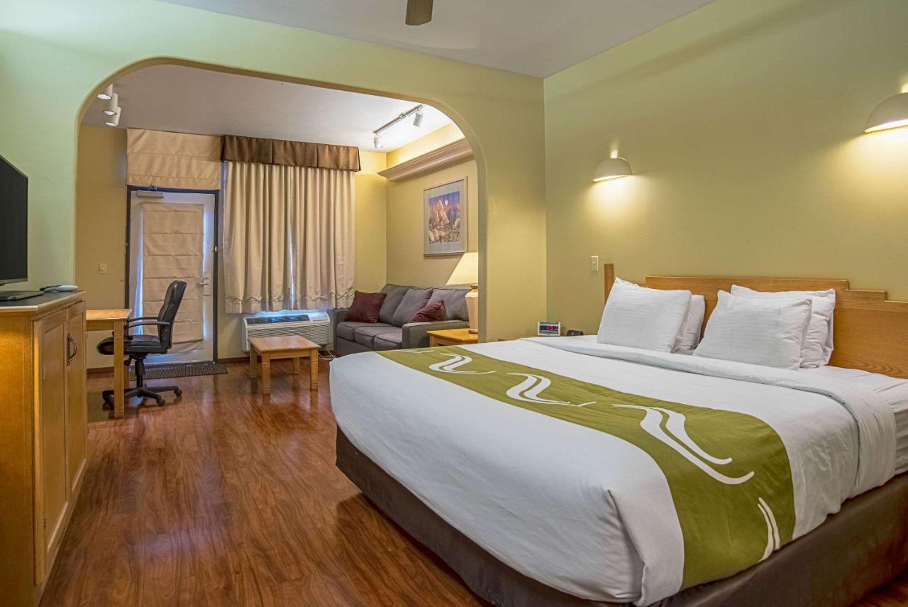 Quality Inn & Suites Phoenix Nw - Sun City Youngtown Exteriör bild