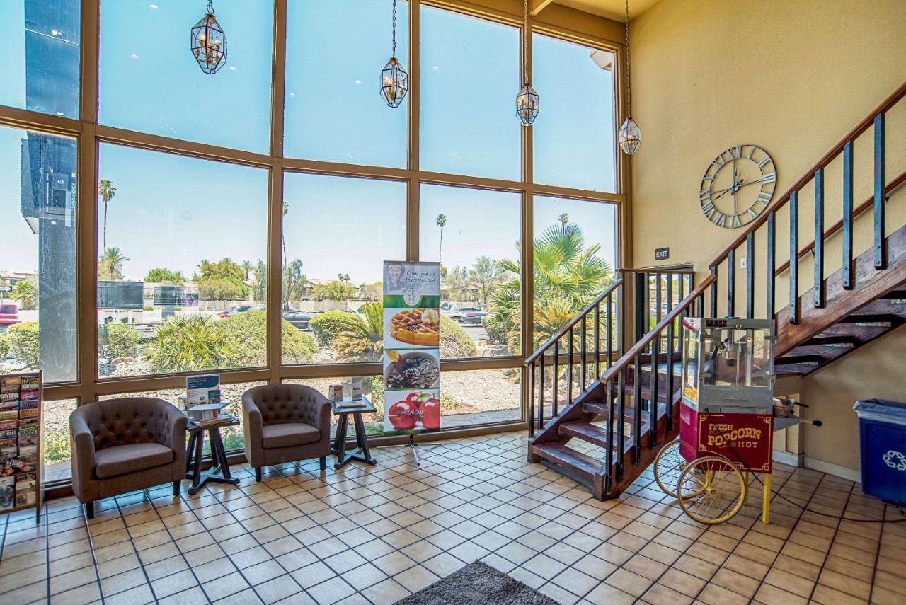 Quality Inn & Suites Phoenix Nw - Sun City Youngtown Exteriör bild