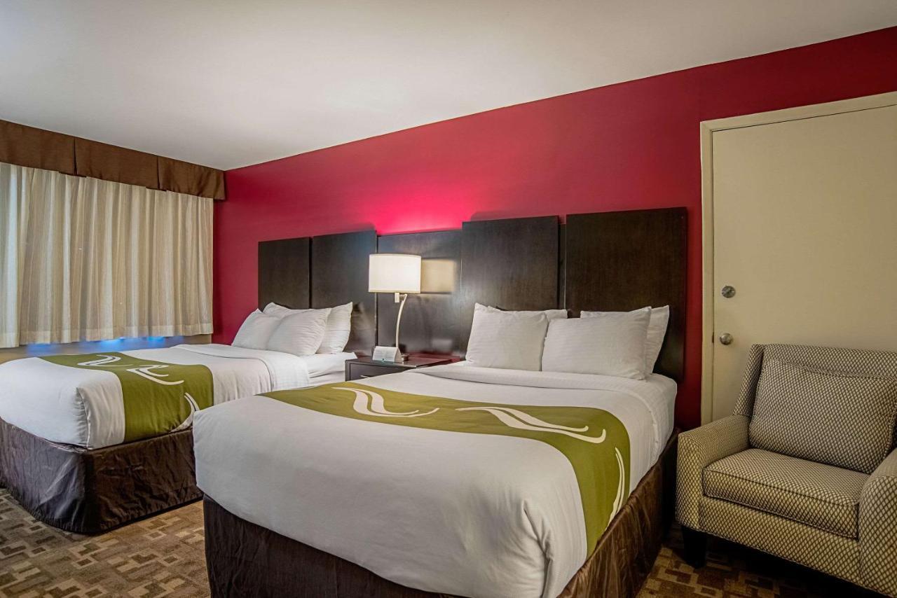 Quality Inn & Suites Phoenix Nw - Sun City Youngtown Exteriör bild