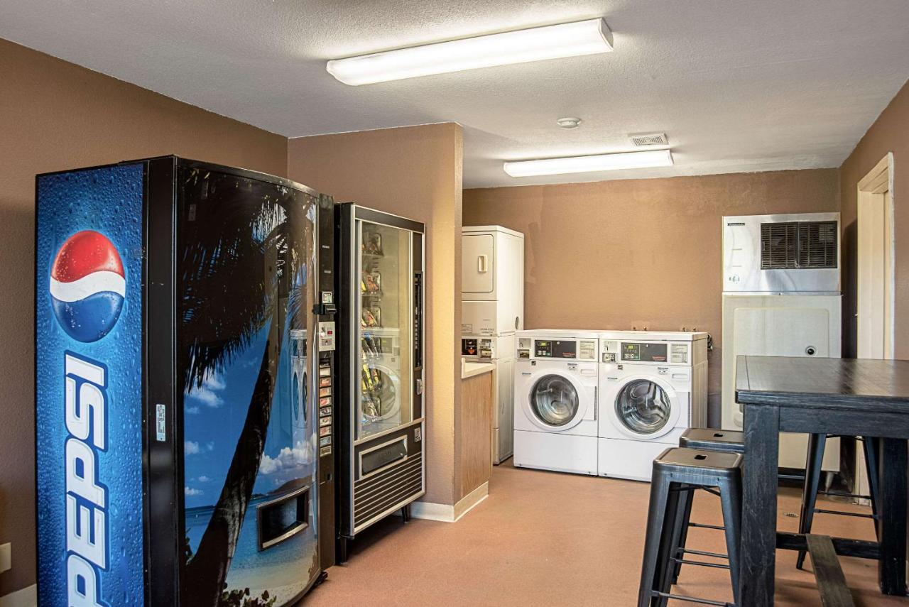 Quality Inn & Suites Phoenix Nw - Sun City Youngtown Exteriör bild